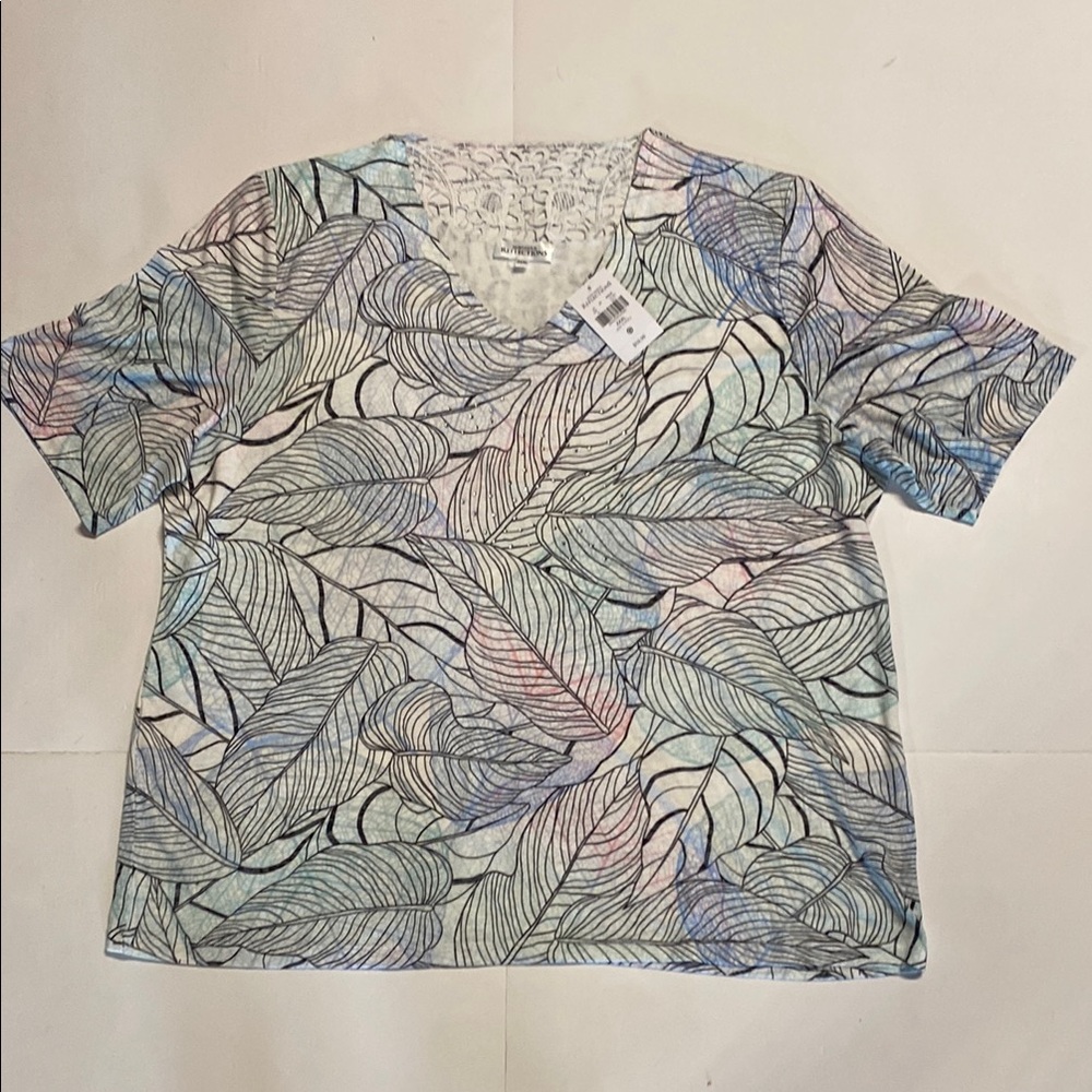 NWT Northern Refletions women"s Leaf Pattern V-Neck top size XXXL